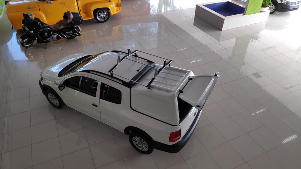 Capota de fibra modelo furgão para Volkswagen Saveiro cabine dupla com suporte para escada